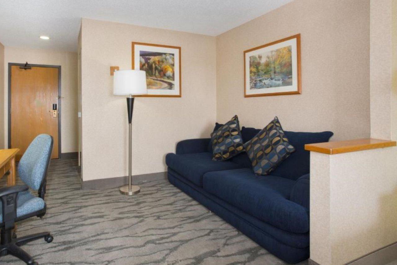 Baymont By Wyndham Thornton Hotel Exterior foto