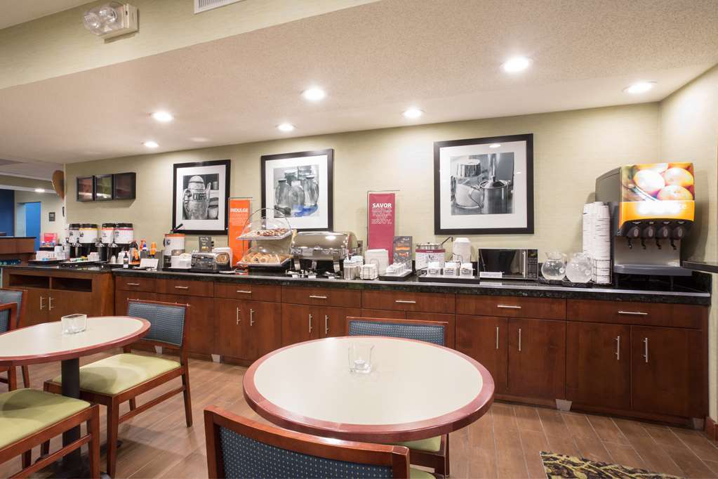 Baymont By Wyndham Thornton Hotel Restaurant foto