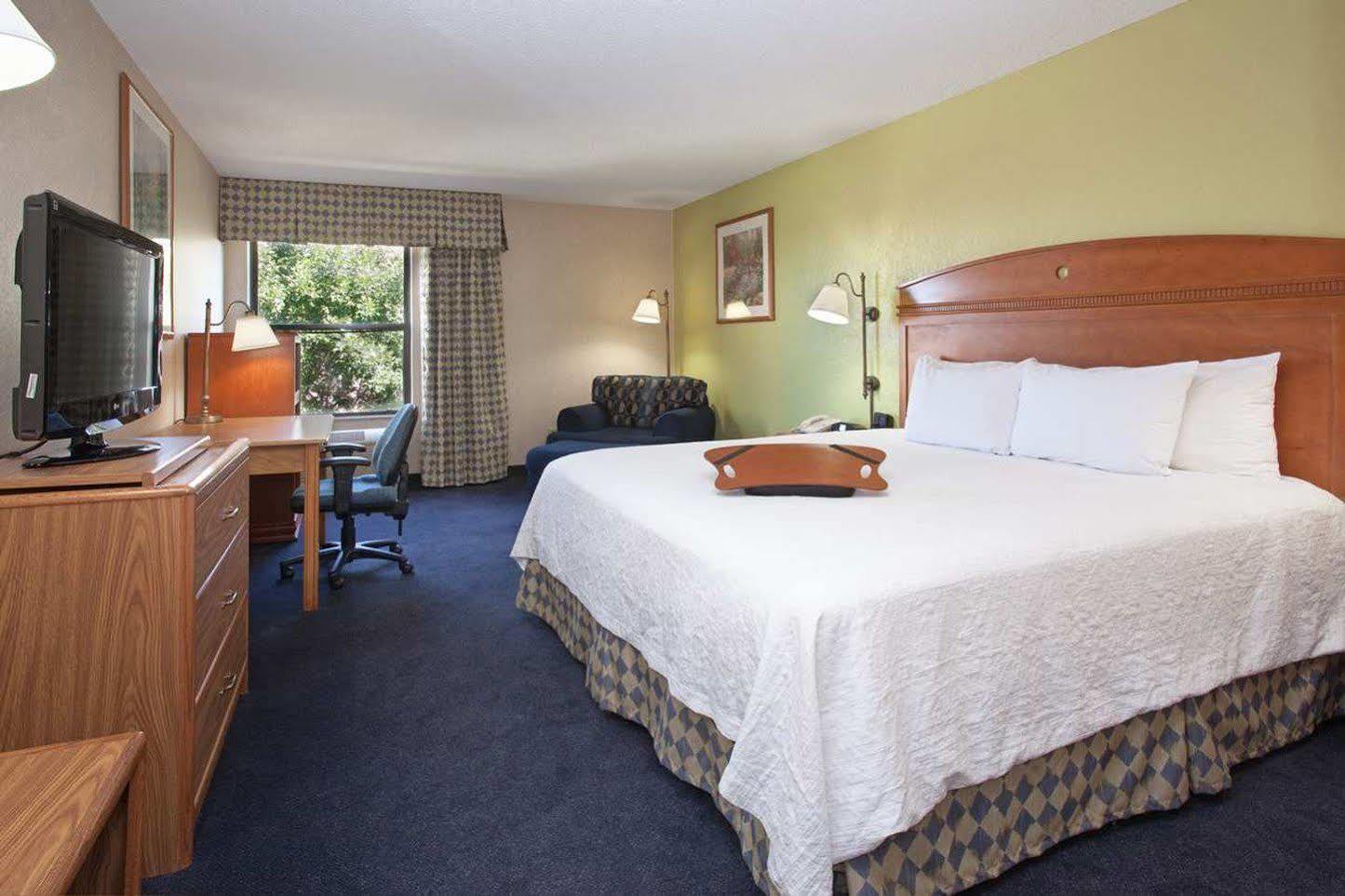 Baymont By Wyndham Thornton Hotel Exterior foto