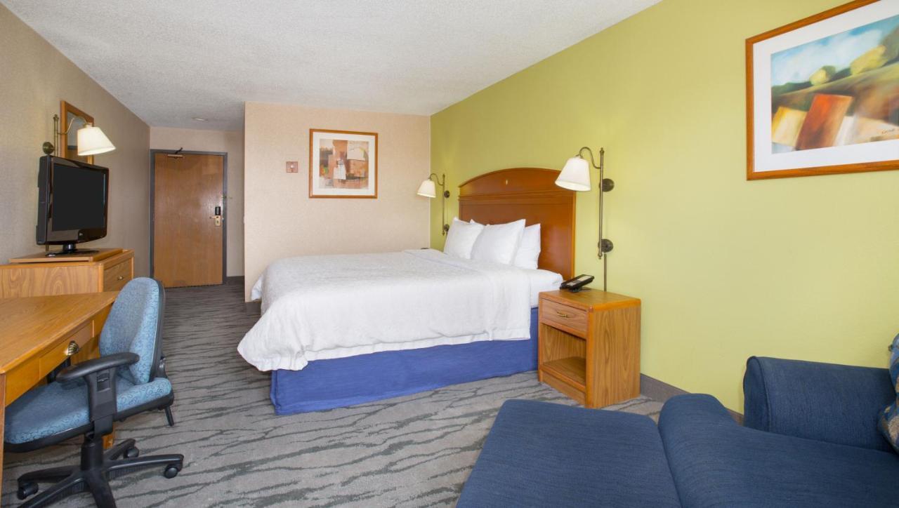 Baymont By Wyndham Thornton Hotel Exterior foto